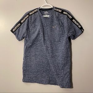 ⭐️3 for 30 Hollister taped logo curved hem t-shirt